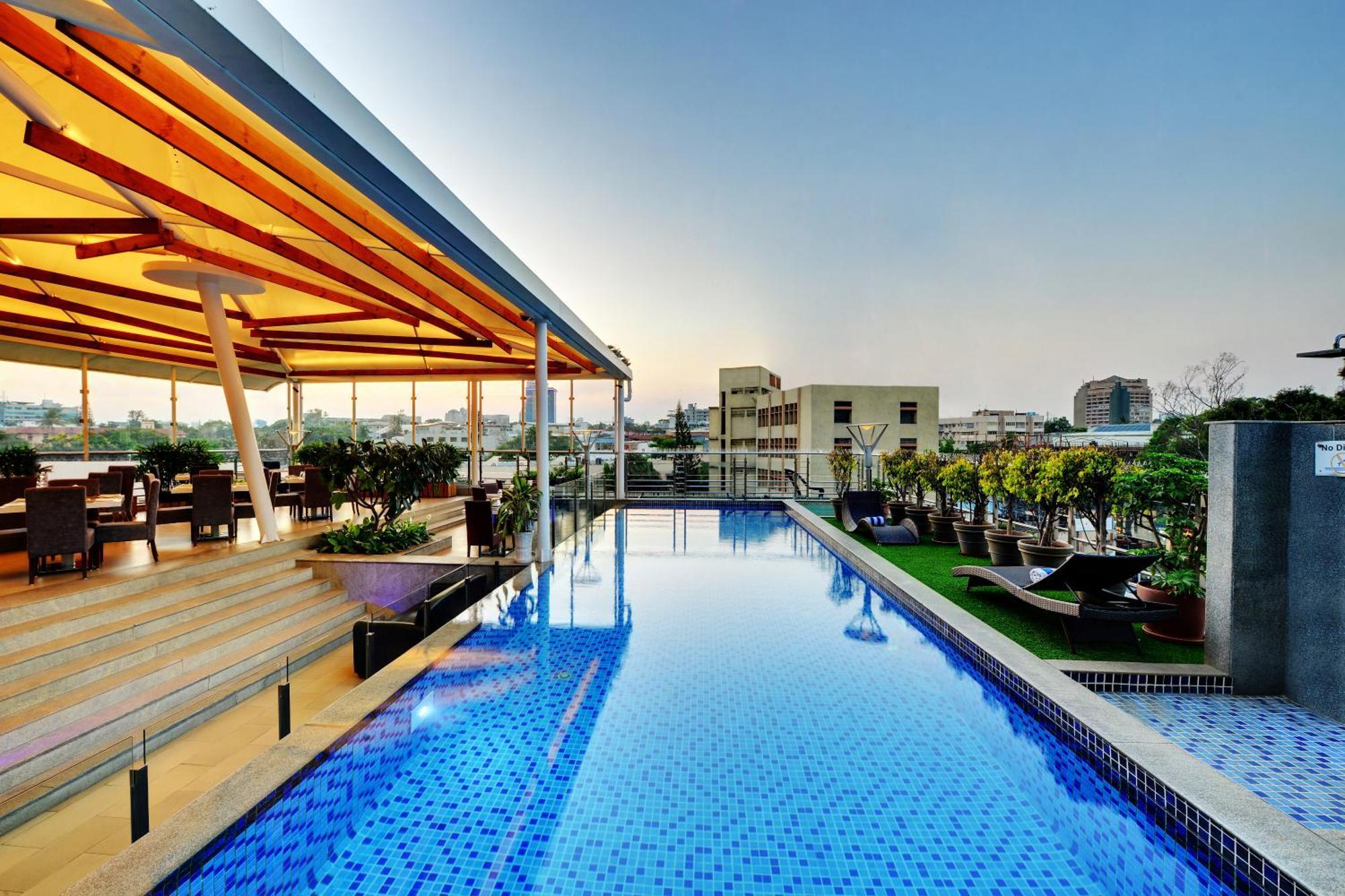 Iris The Business Hotel Бангалор Экстерьер фото