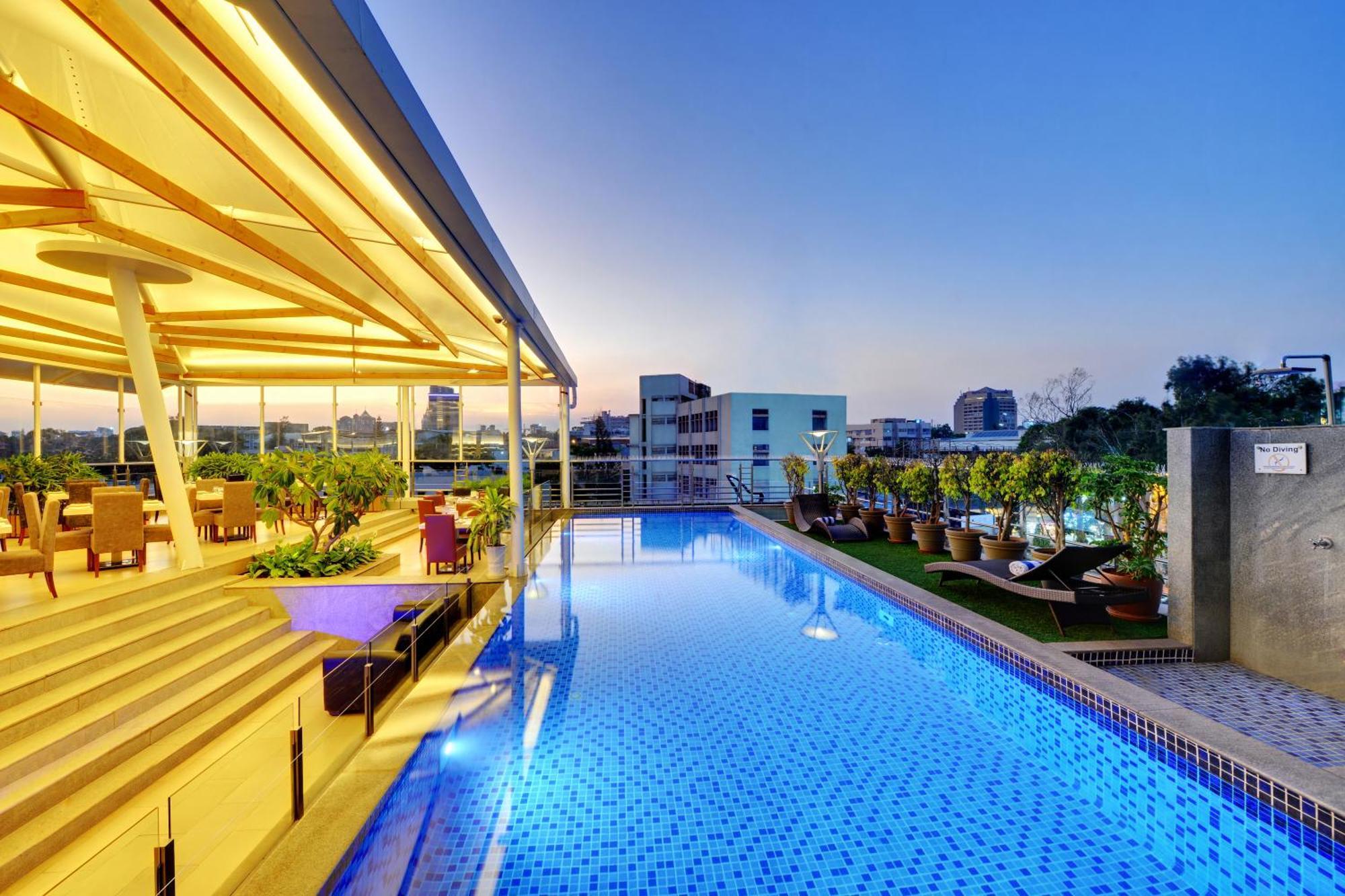 Iris The Business Hotel Бангалор Экстерьер фото