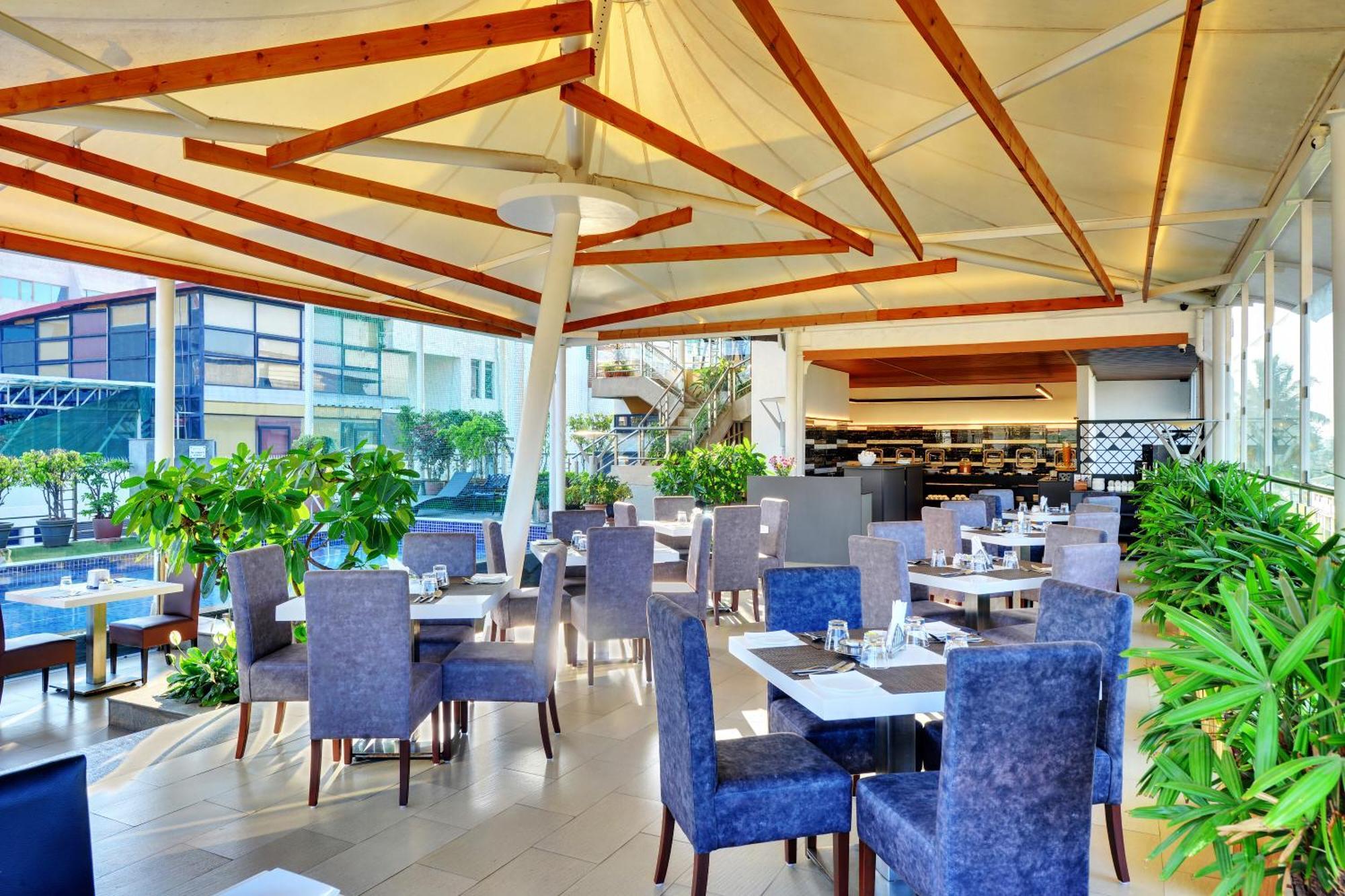 Iris The Business Hotel Бангалор Экстерьер фото