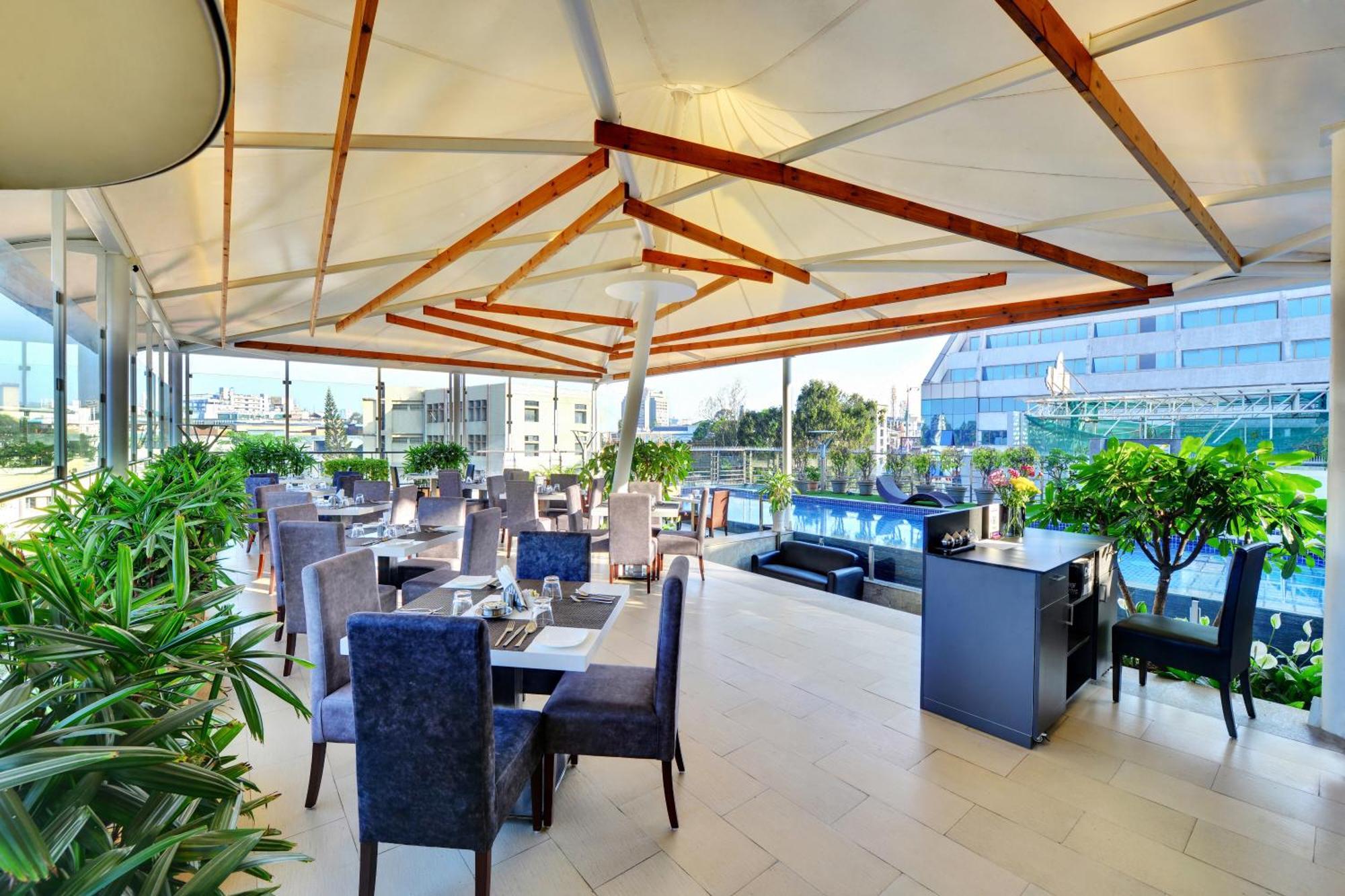Iris The Business Hotel Бангалор Экстерьер фото