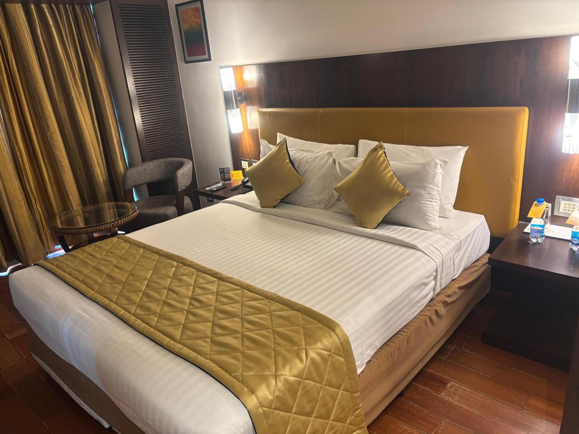 Iris The Business Hotel Бангалор Экстерьер фото