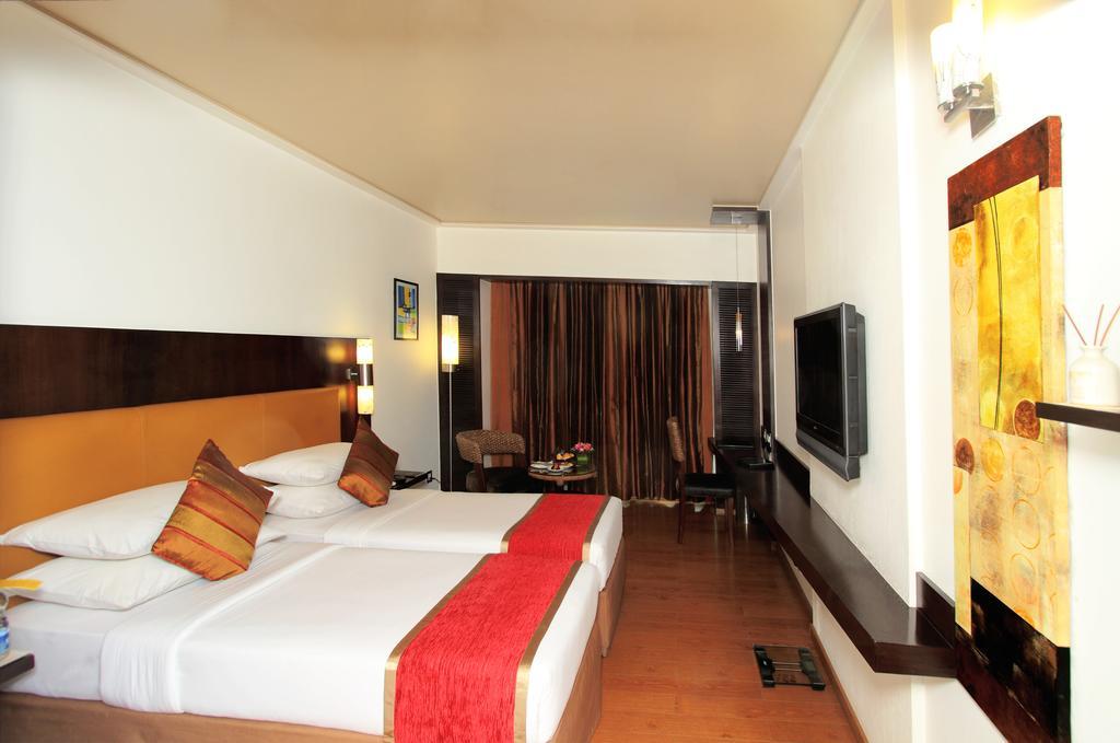 Iris The Business Hotel Бангалор Экстерьер фото