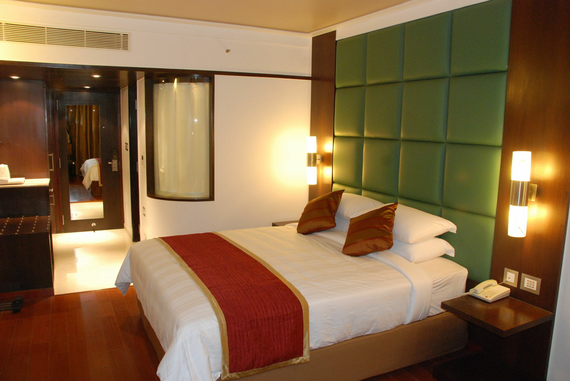 Iris The Business Hotel Бангалор Экстерьер фото